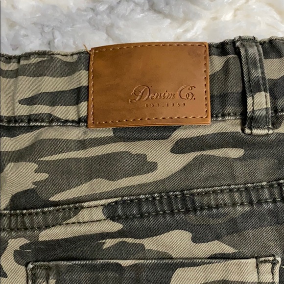 Camo shorts - Picture 4 of 4